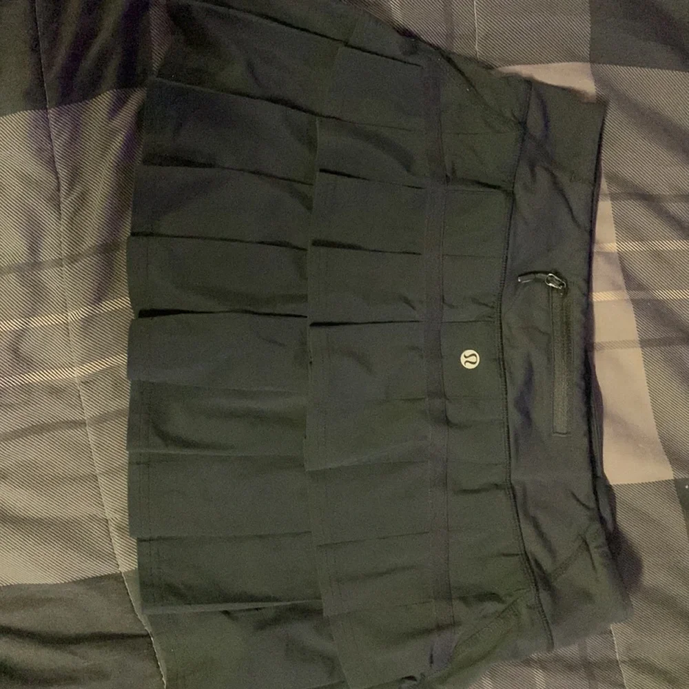 Lululemon skirt black - Picture 2 of 4